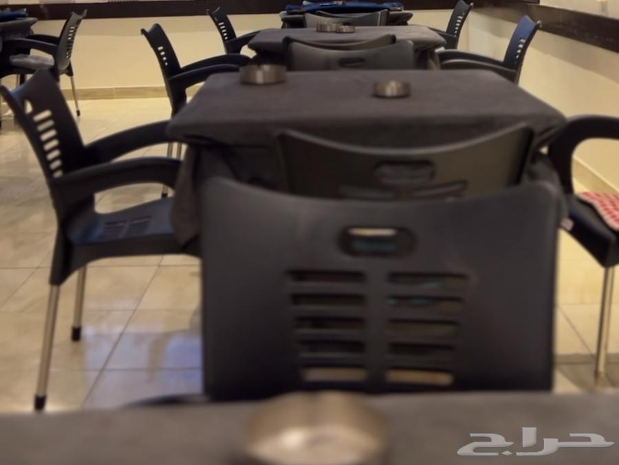 كراسي بلاستيك لون اسود تنفع لكوفي64372623983489111