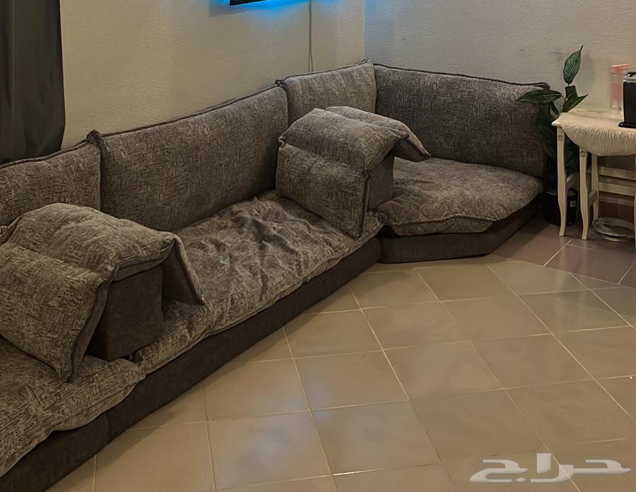 كنب مستخدم نضيف جدا سبب البيع نقلت وما زبط في المكان كويس64363861394307111