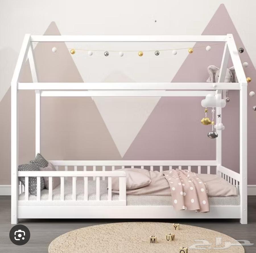 سرير اطفال مع المرتبه وطاوله تلفزيون64371394211587111