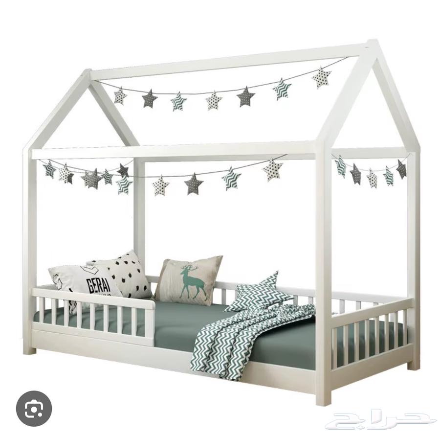 سرير اطفال مع المرتبه وطاوله تلفزيون64371394211587110