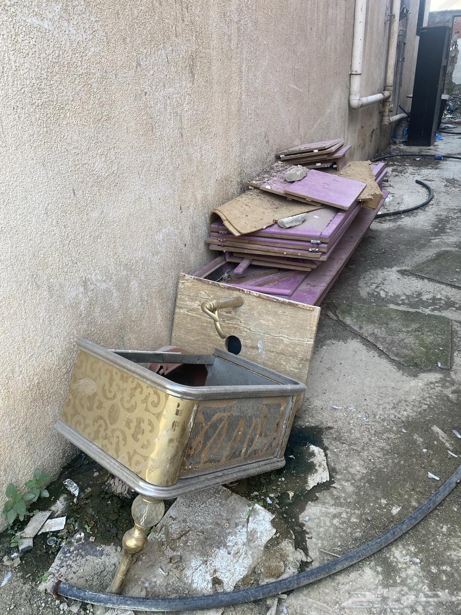 دواليب خشب بصحه جيده للبيع64370497395843110