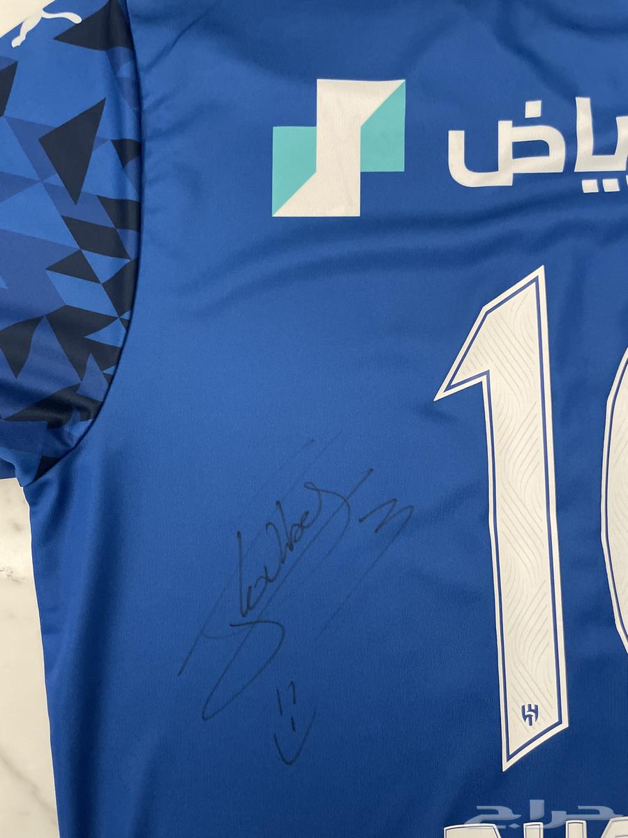 Al-Hilal last season's T-shirt, player-signed, large size64371496657667114