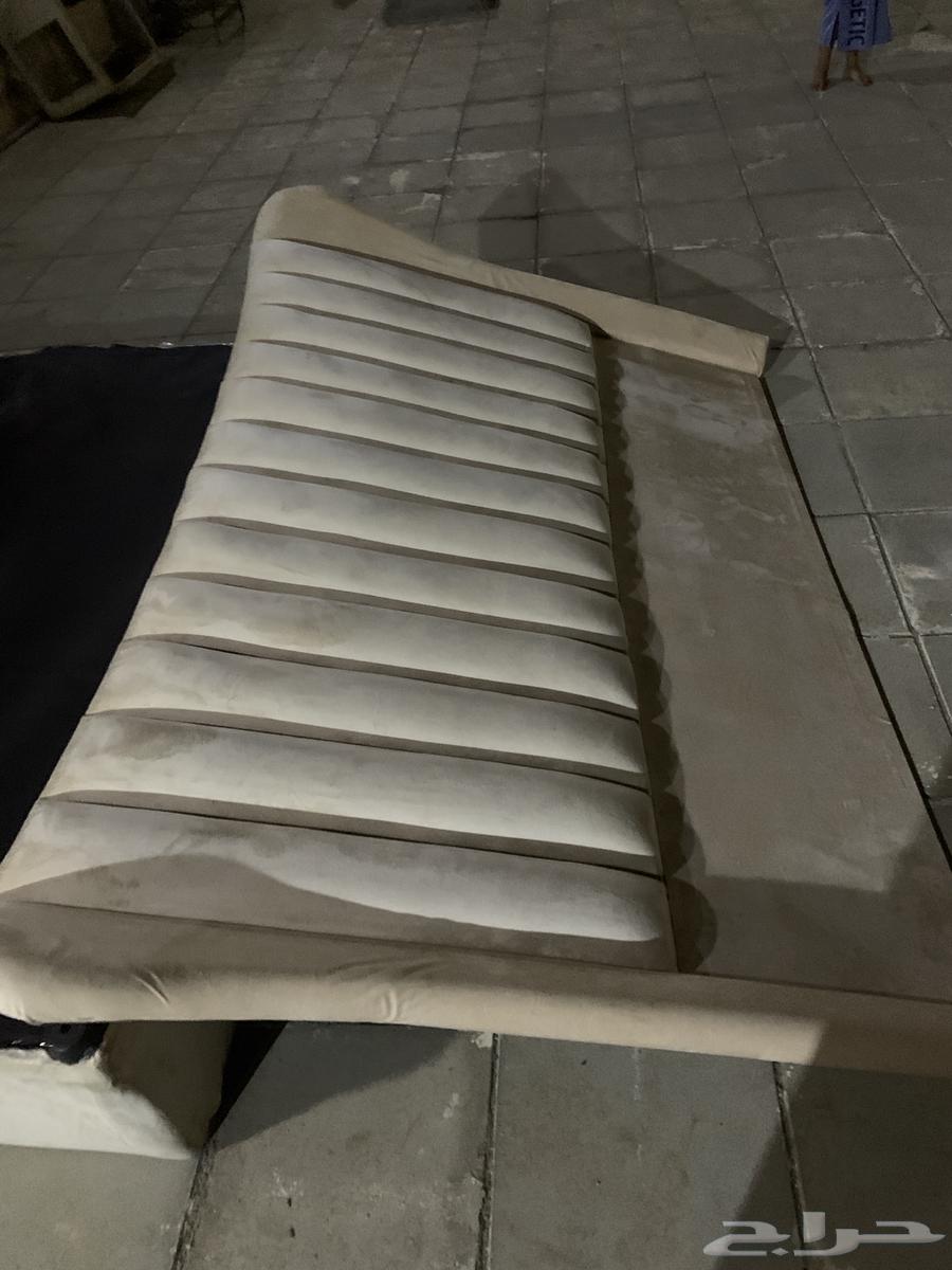 راس سرير ابيض على كحلي عرضه مترين وربع طوله متر ونص64373625011203110