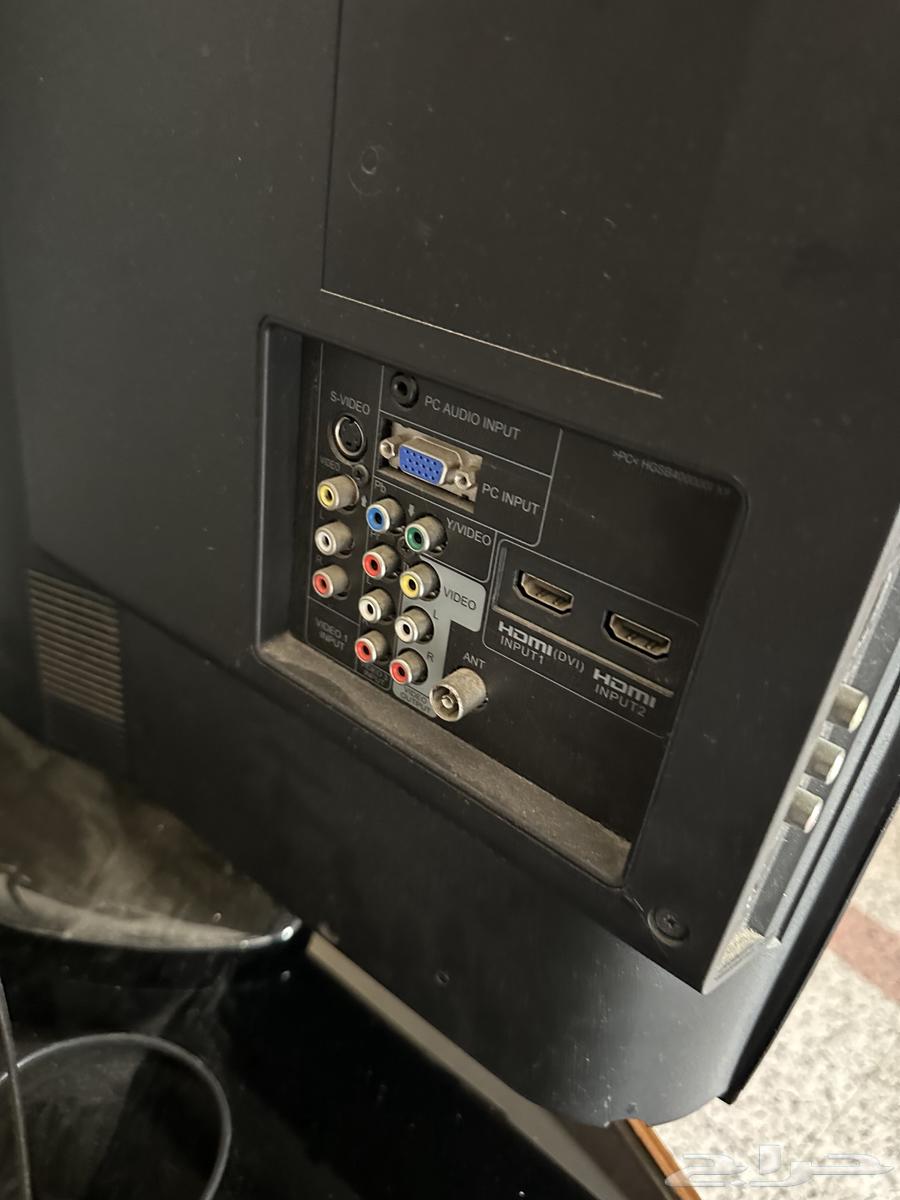 للبيع طاولة مع شاشة تلفزيون سانيو64371643443201112