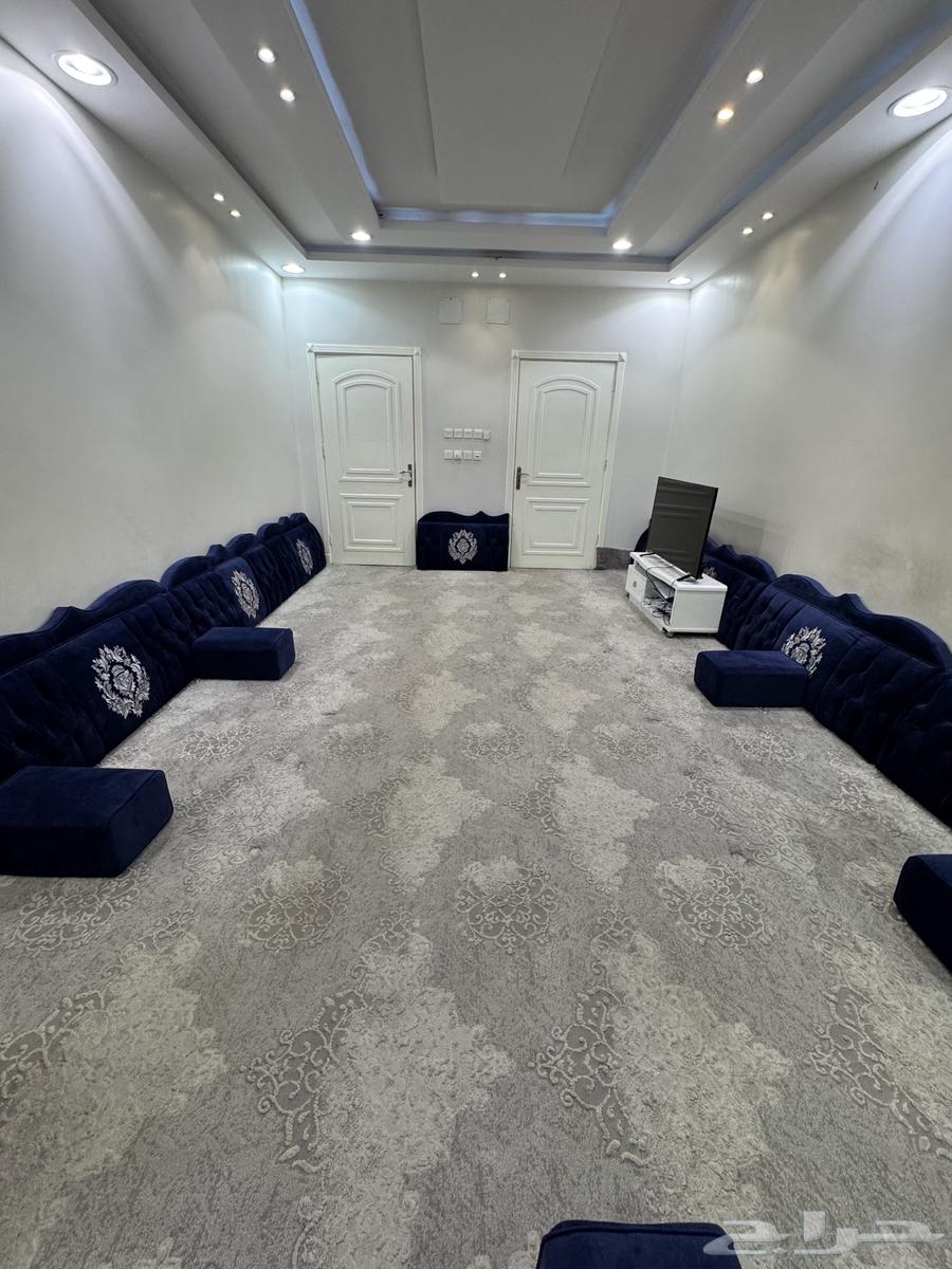 للبيع مجلس عربي كما هو موضح في الصور نظيف وسليم64362862426627110