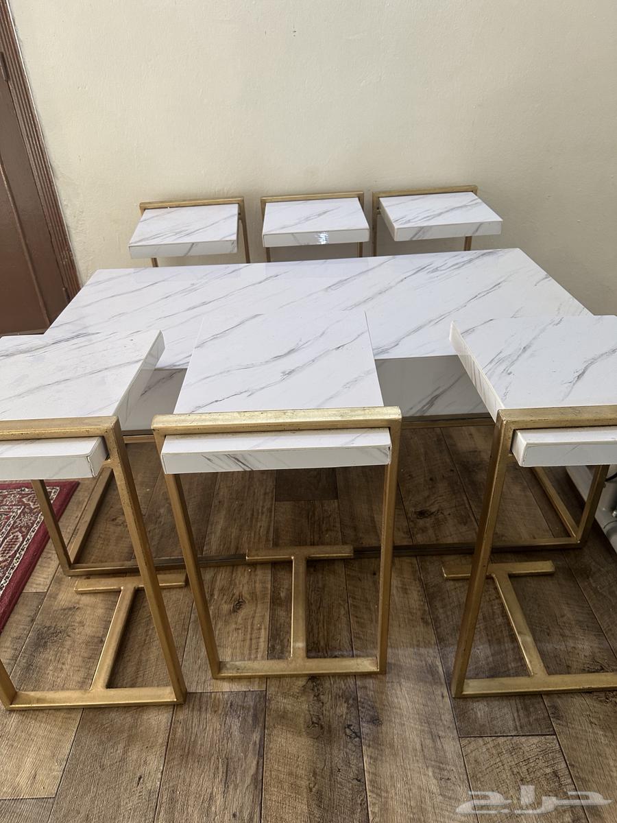 Large table and 6 services64375857853058110