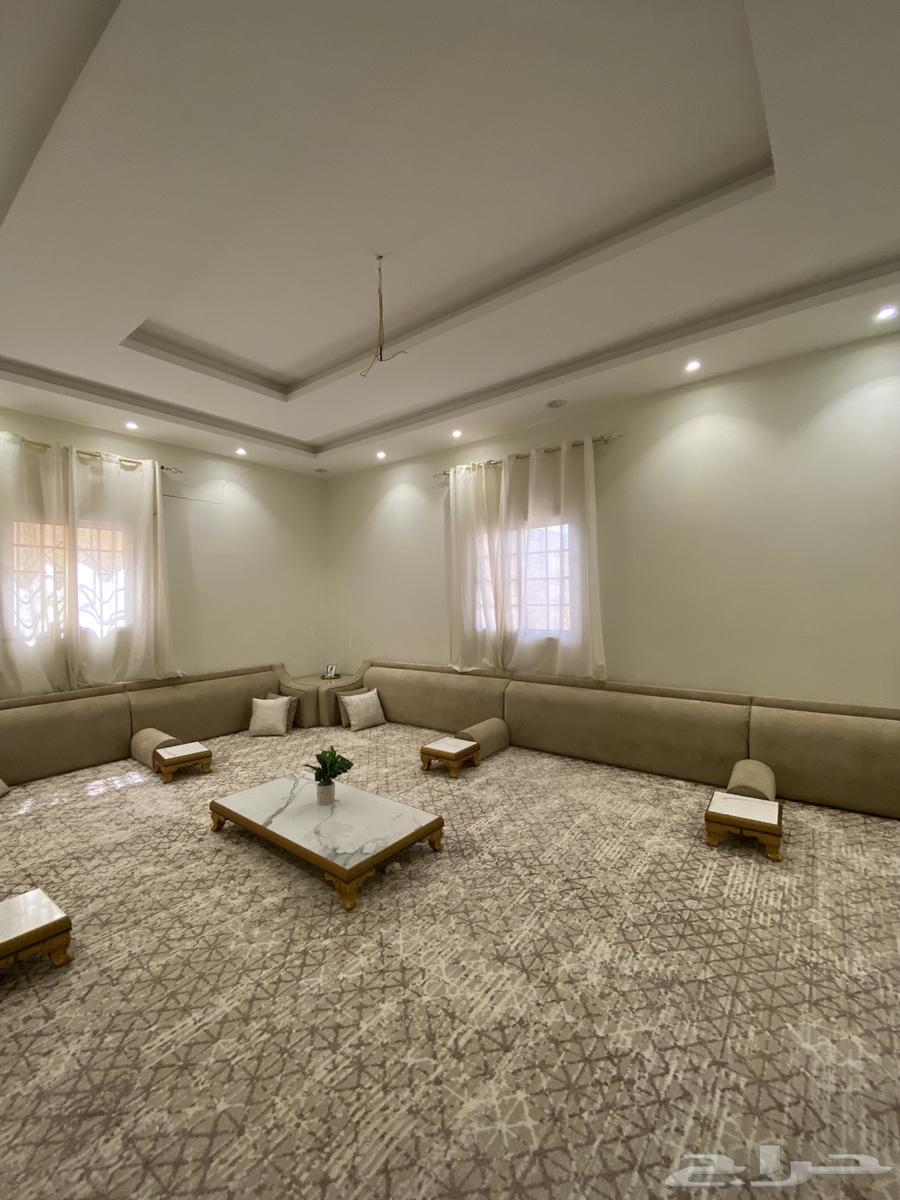 مجلس رجال شبه جديد للبيع64368776888322112