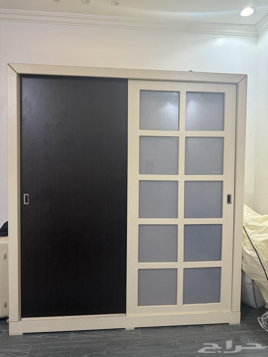 Wardrobe and dressing table64368105367041114