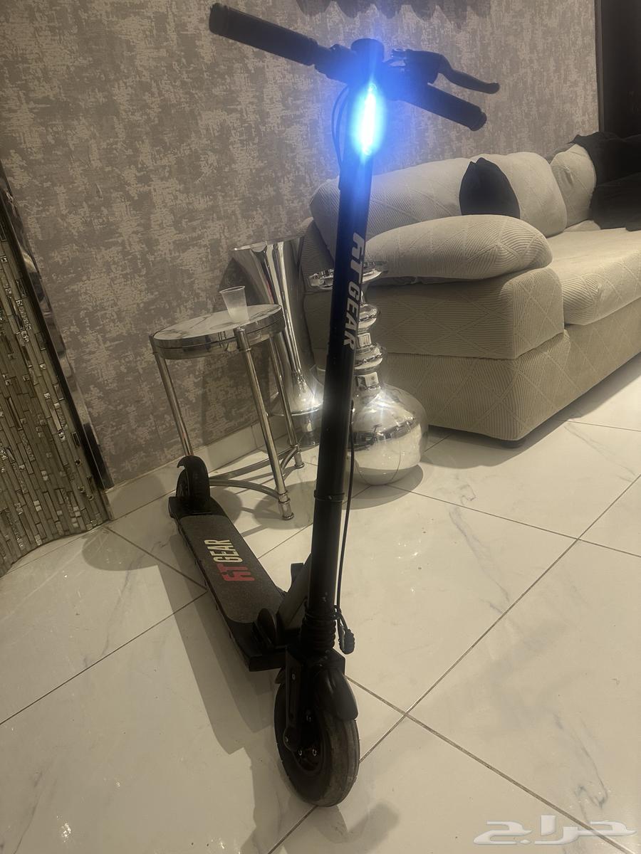 اسكوتر كهربائي للبيع سليم وشغال64375082233603112