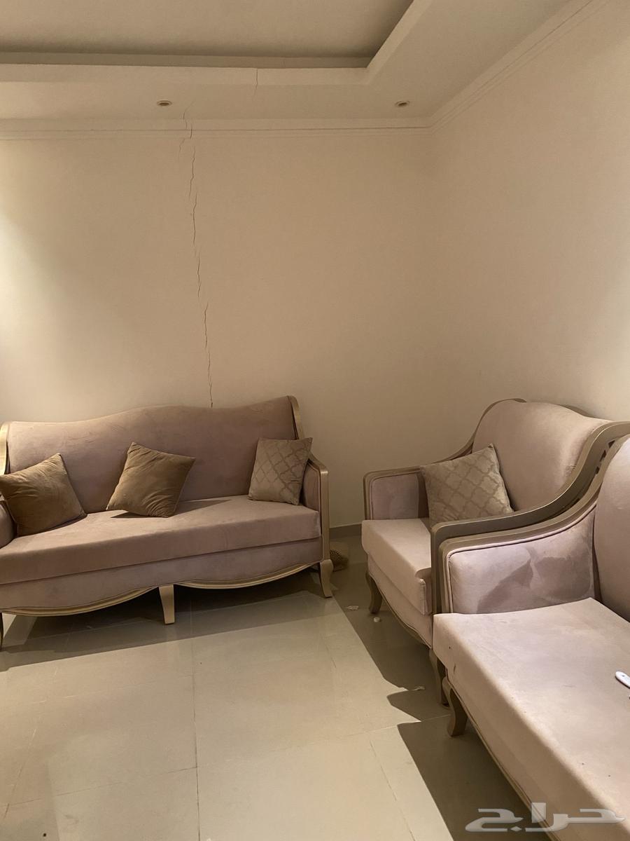 كنب مجلس خمس قطع بحالة شبة جديد64370198577794112