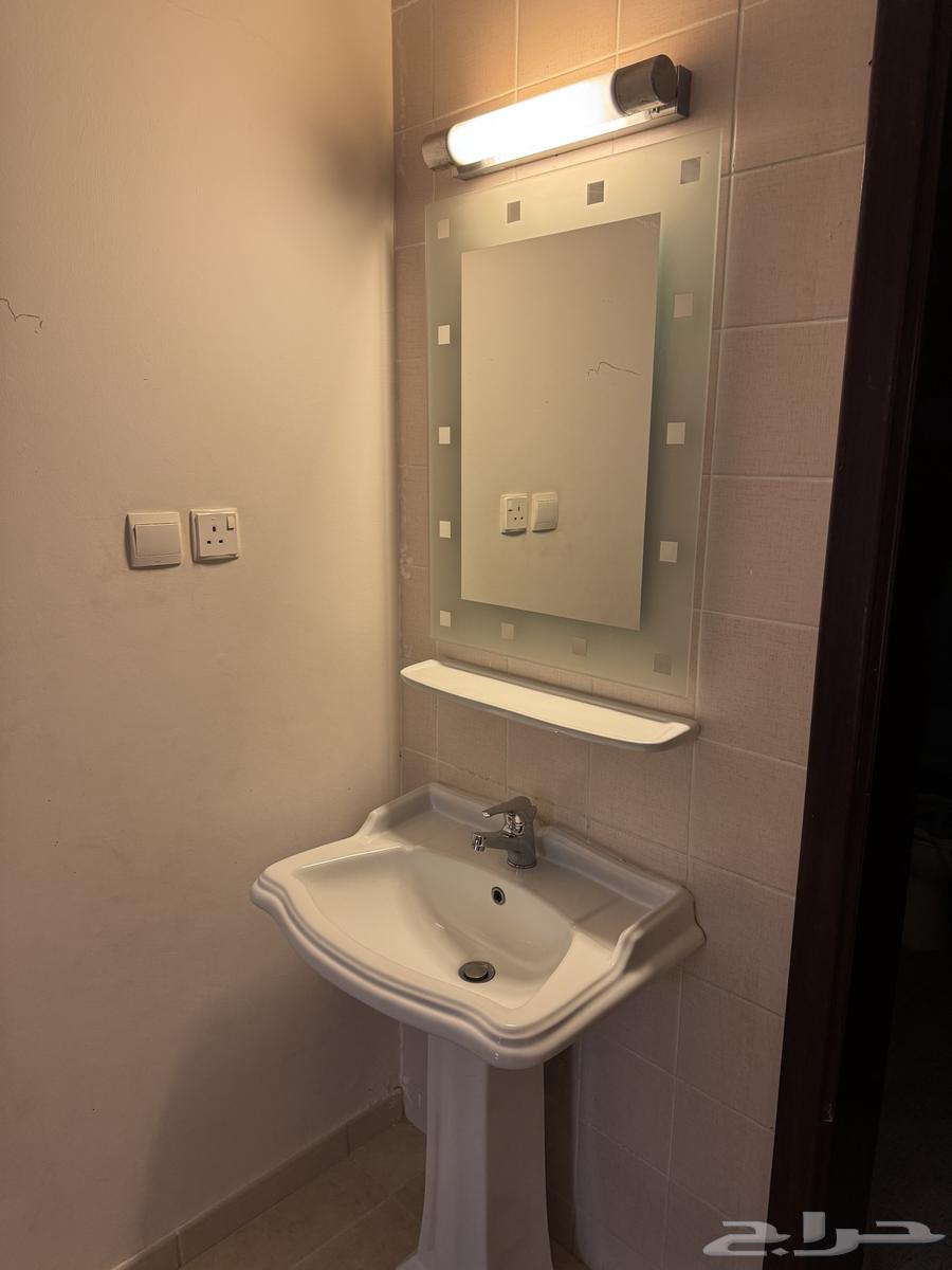 Two washbasins with accessories as a gift for those in need64370410263042110