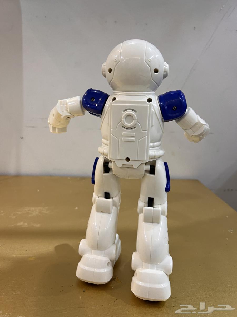 ربوت ذكي و جديد فيه ميزات كثير64374097851138114