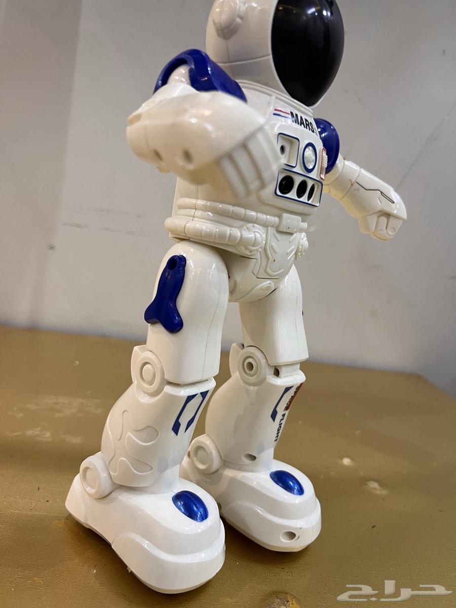 ربوت ذكي و جديد فيه ميزات كثير64374097851138110