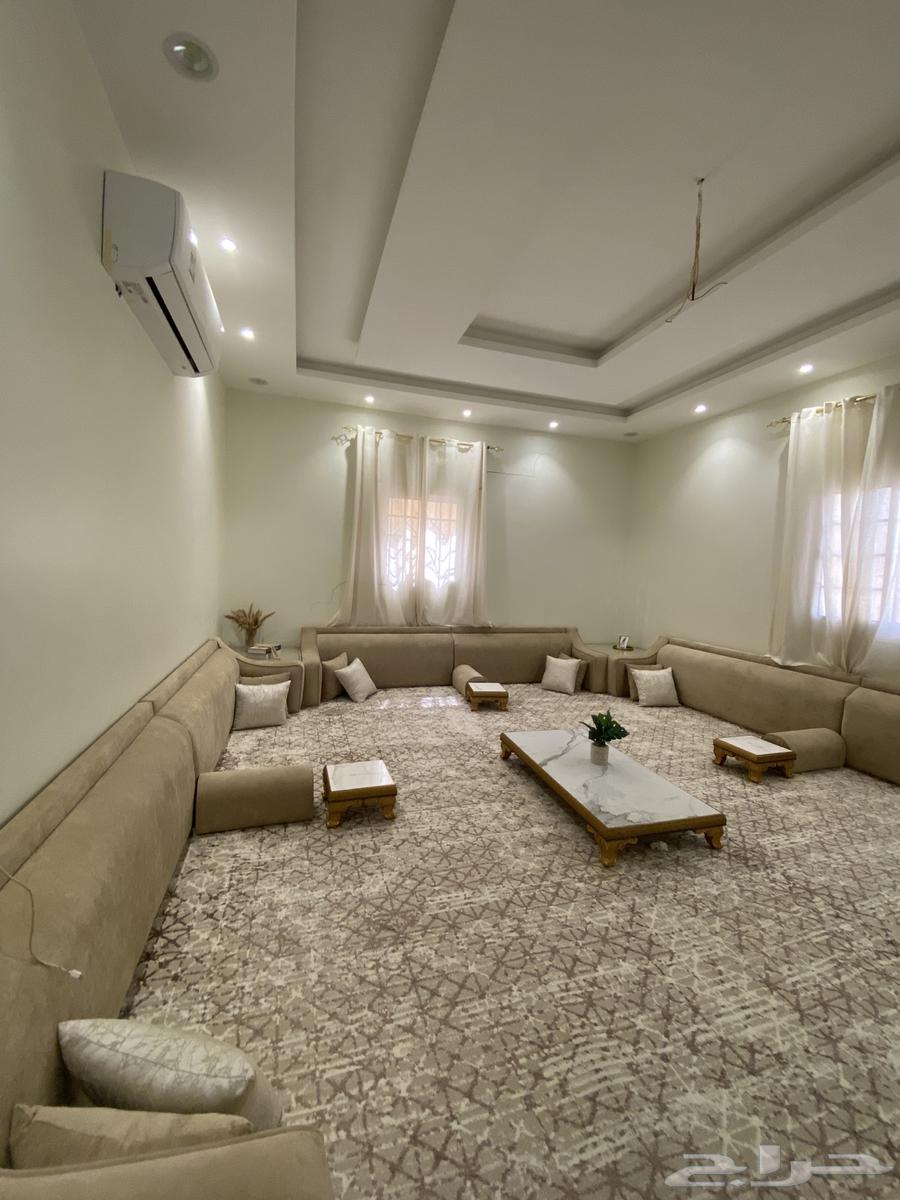 مجلس رجال شبه جديد للبيع64368776888322111