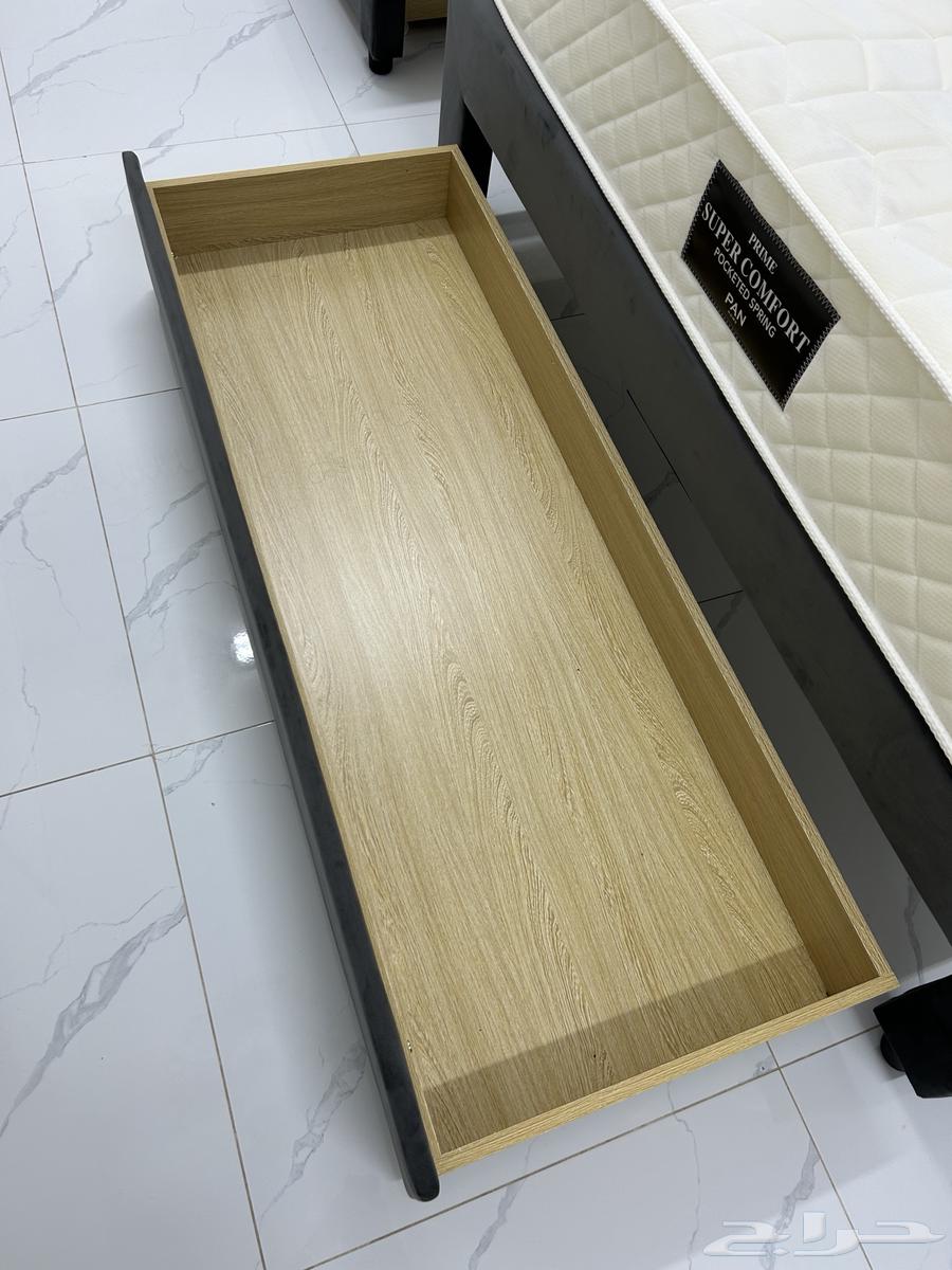 Double bed and a half with mattresses size 160 with storage drawers and charging cable64375037752706111