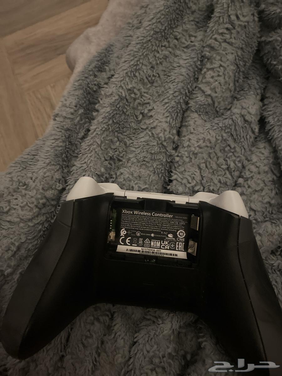 يد اكس بوكس سريعة و خفيفة الوزن نضيف لها ستة شهور64368105274881111