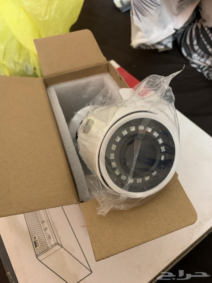 Two types of cameras with their complete accessories, new in box63619160496002110