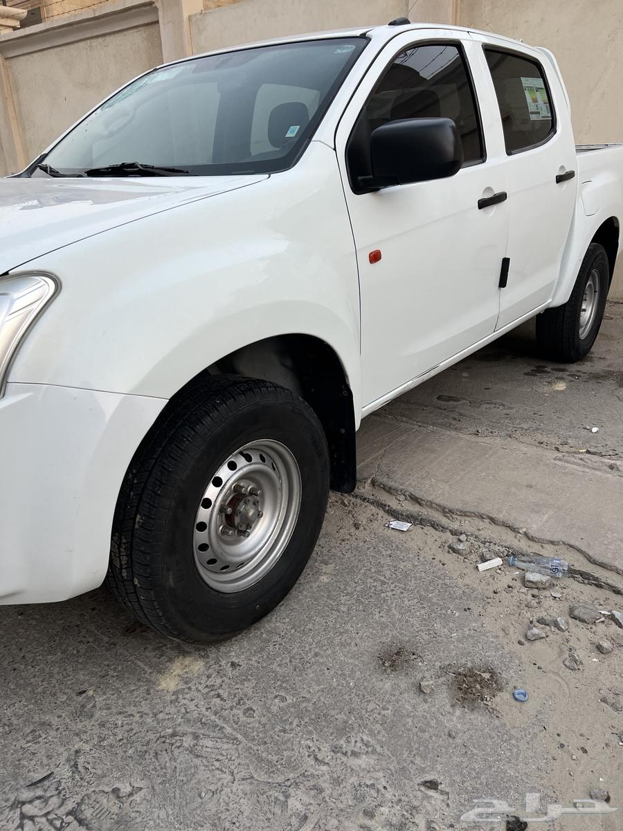 Isuzu D-Max 2018 for rent, clean with driver and without64516268255617113