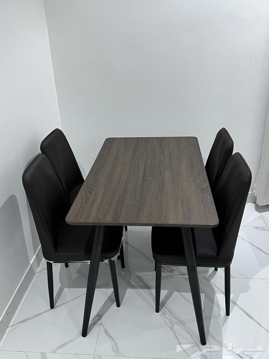 طاولة طعام اللون جديدة لم تستخدم للبيه64363740881923110