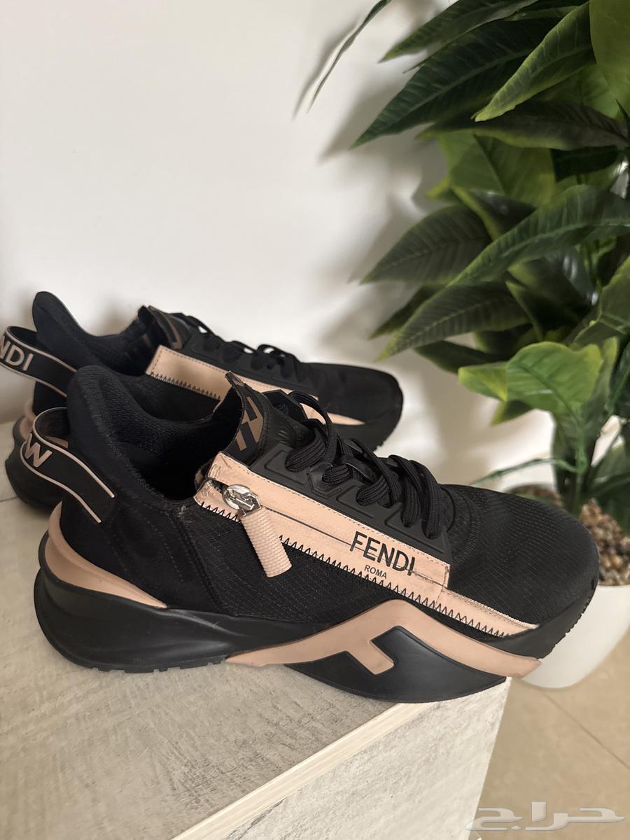 سنيكر نسائي fendi اصلي من المملكة64366482974722110