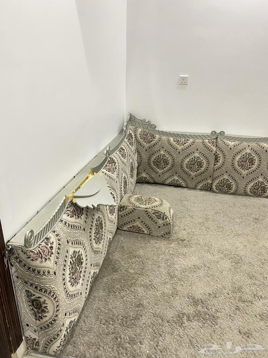 للبيع جلسة أرضية و ستارة64375601794433113