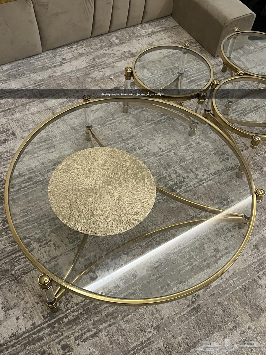 One-meter by one-meter tables with four new and clean services64371672394625110