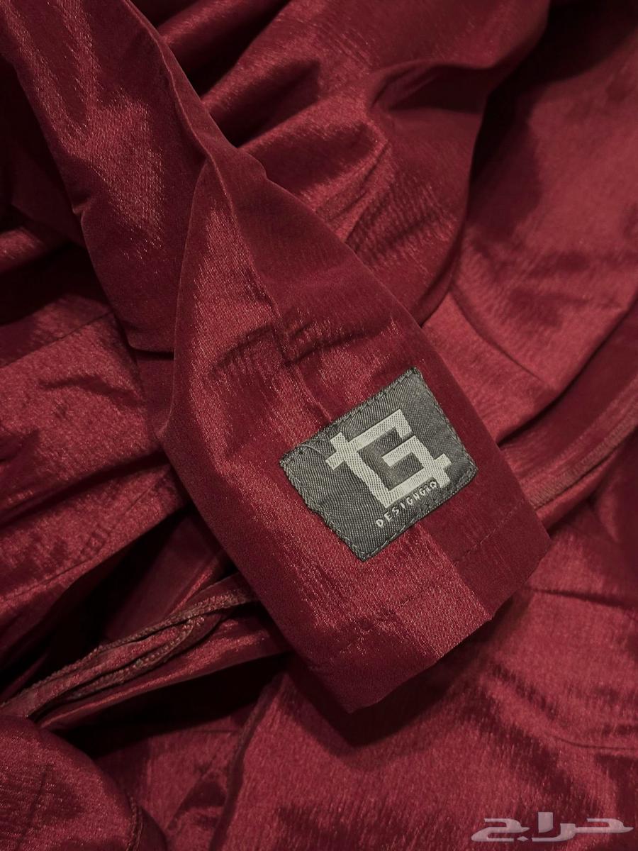 فستان برغندي فخم من المصممة Gq64374934697729112