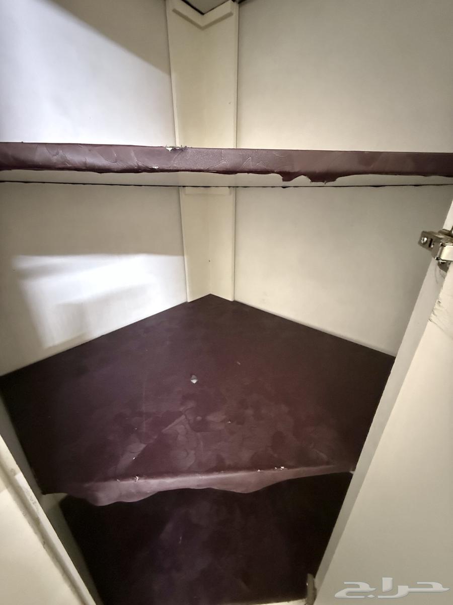 Corner cabinet with 5 doors, custom details64368105290755112