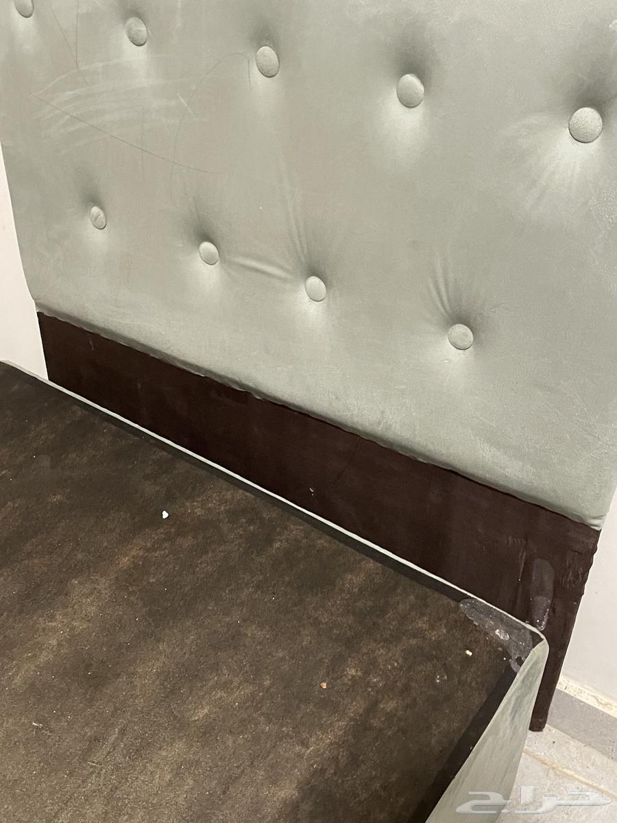 سرير نفر وطاوله قيمنق كبيره64366819669250114
