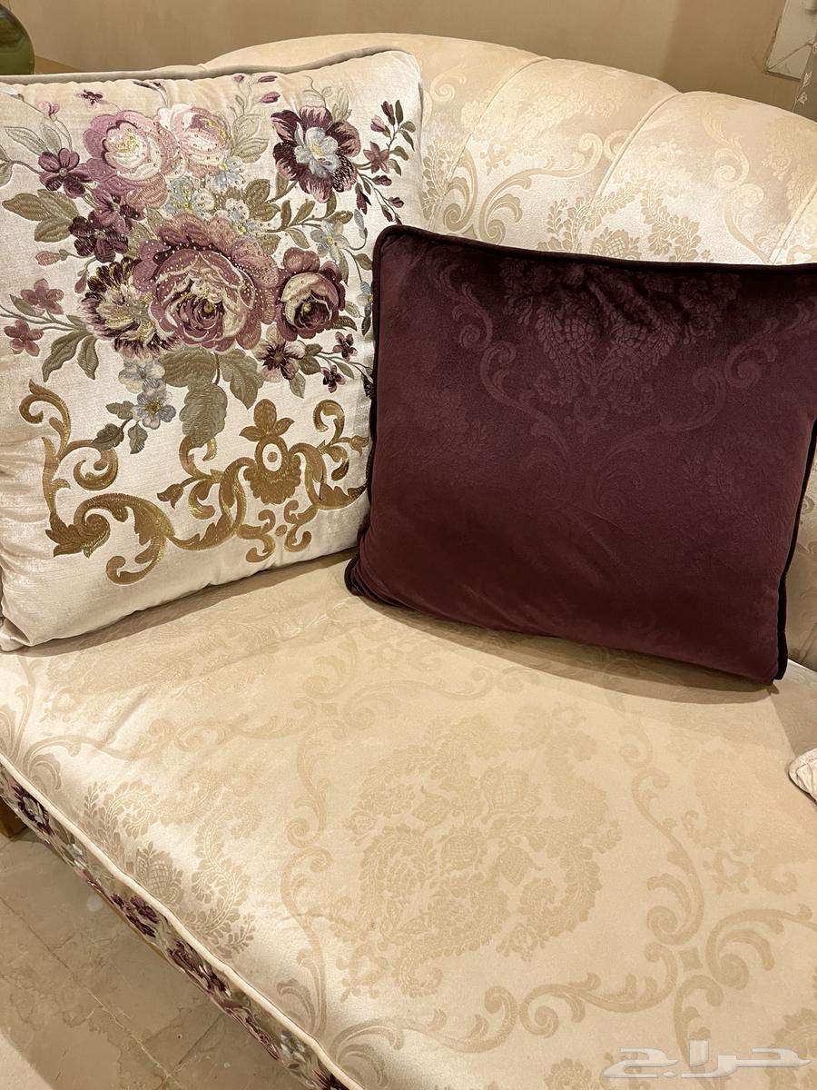 للبيع كنب نظيف64371133147393111