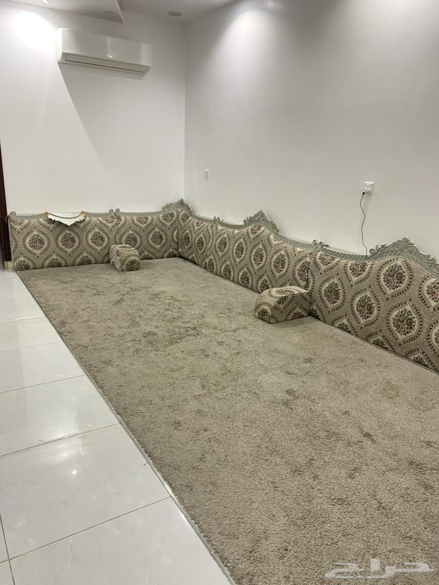 للبيع جلسة أرضية و ستارة64375601794433112