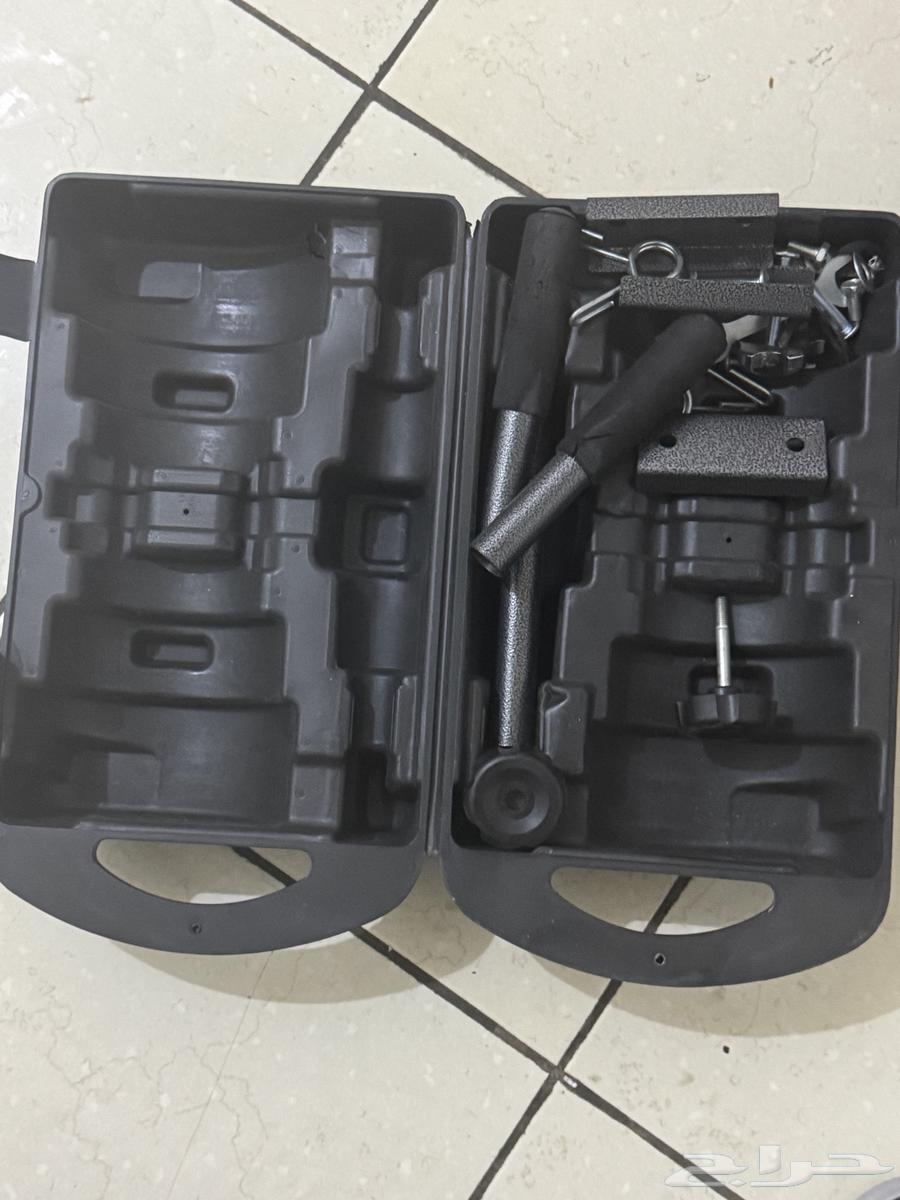 كرسي للجيم بجميع لوازمه حالة ممتازة واوزان 34 كيلو مع بار64370770368769111