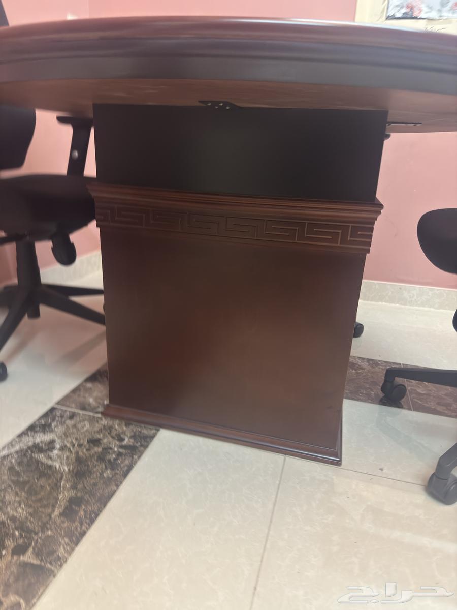 Round table with 4 chairs64372478208641114