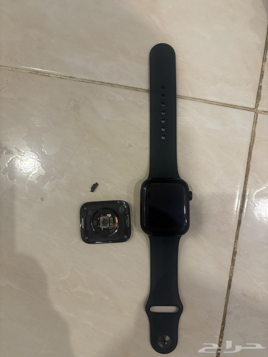 Apple Watch 45mm Series 7 with broken back base64364292116994110