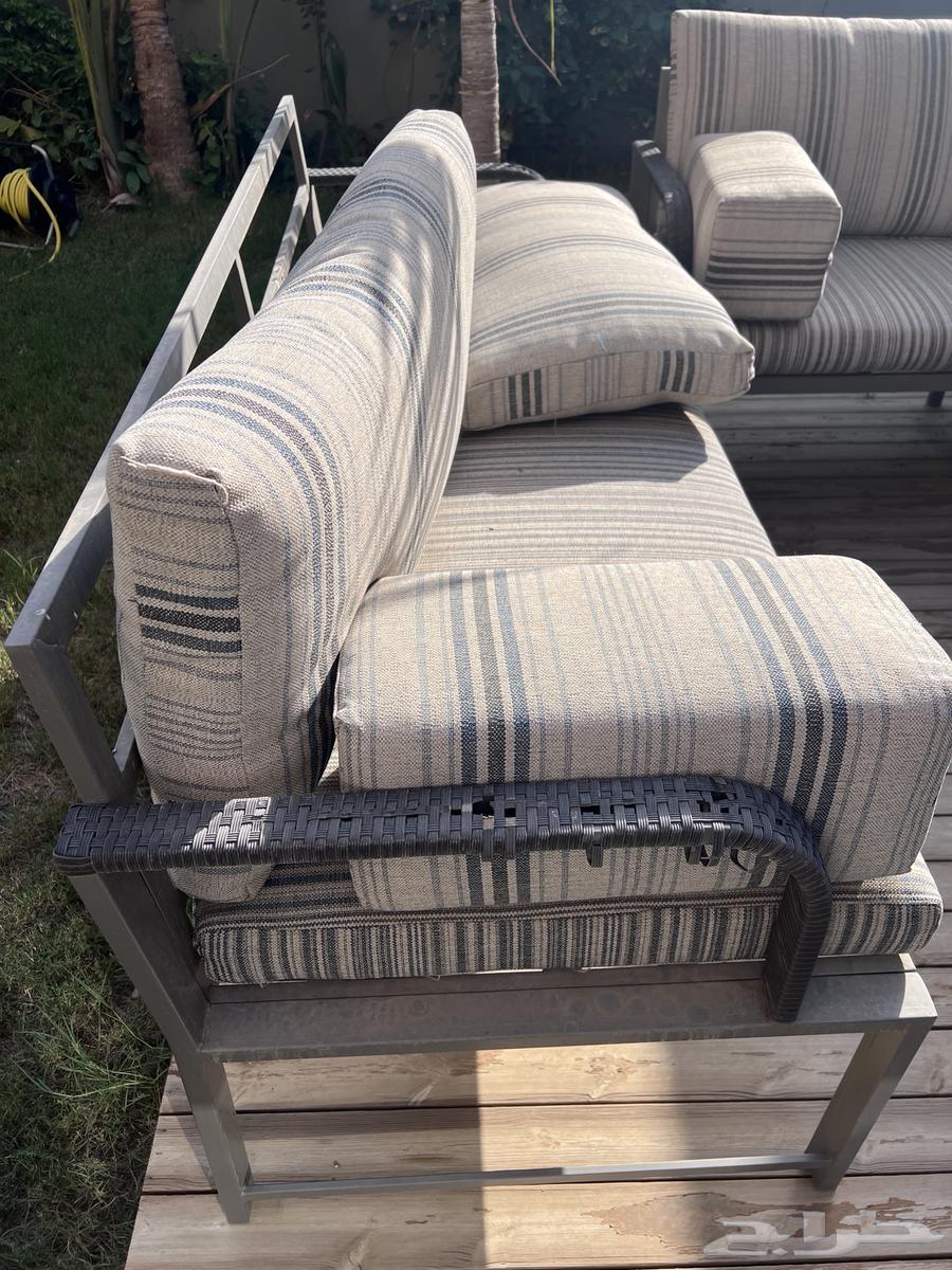 كنب حديد خارجي مع طاولة خشب64370871328642114