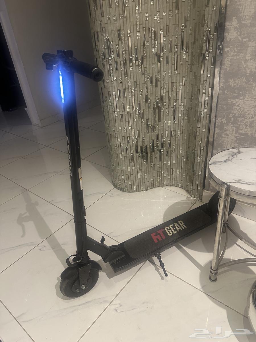 اسكوتر كهربائي للبيع سليم وشغال64375082233603111