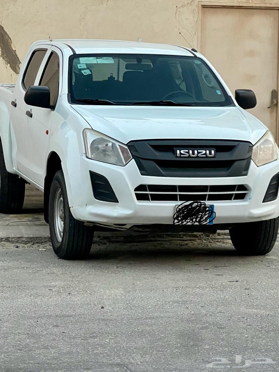 Isuzu D-Max 2018 for rent, clean with driver and without64516268255617112