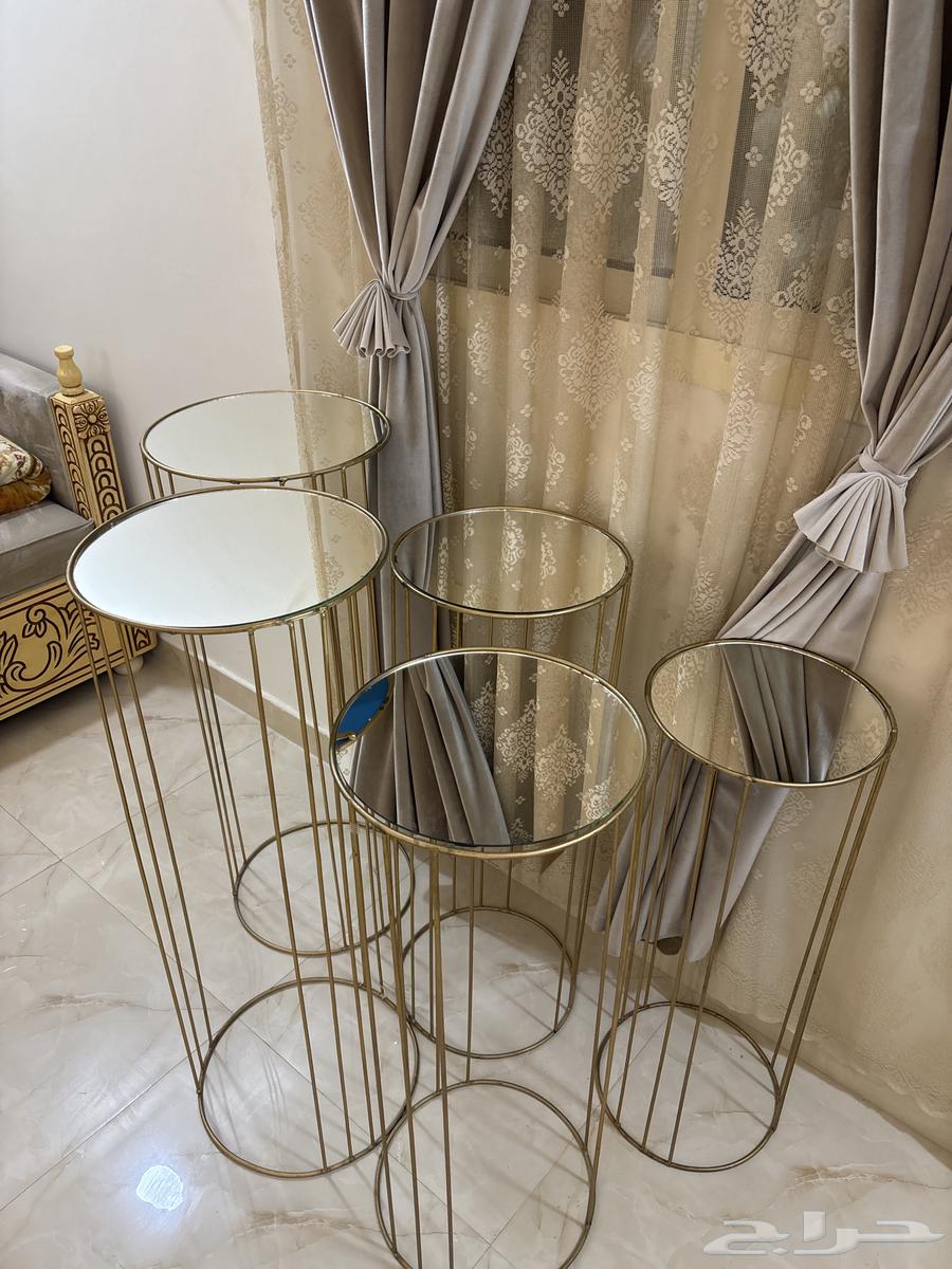 Iron tables64367683424898110