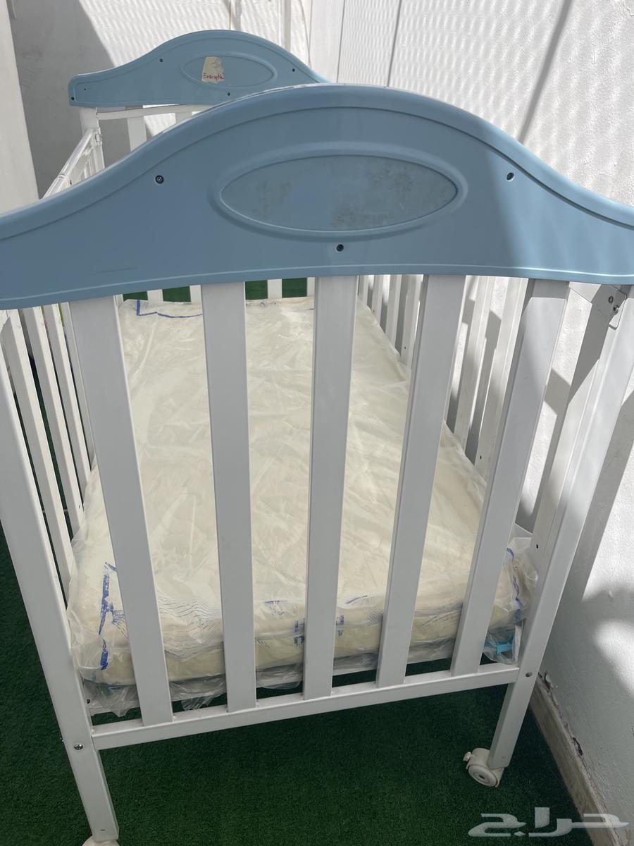 كرسي اطفال بحاله ممتازه مع الطراحه والبطانيه64368616110721111