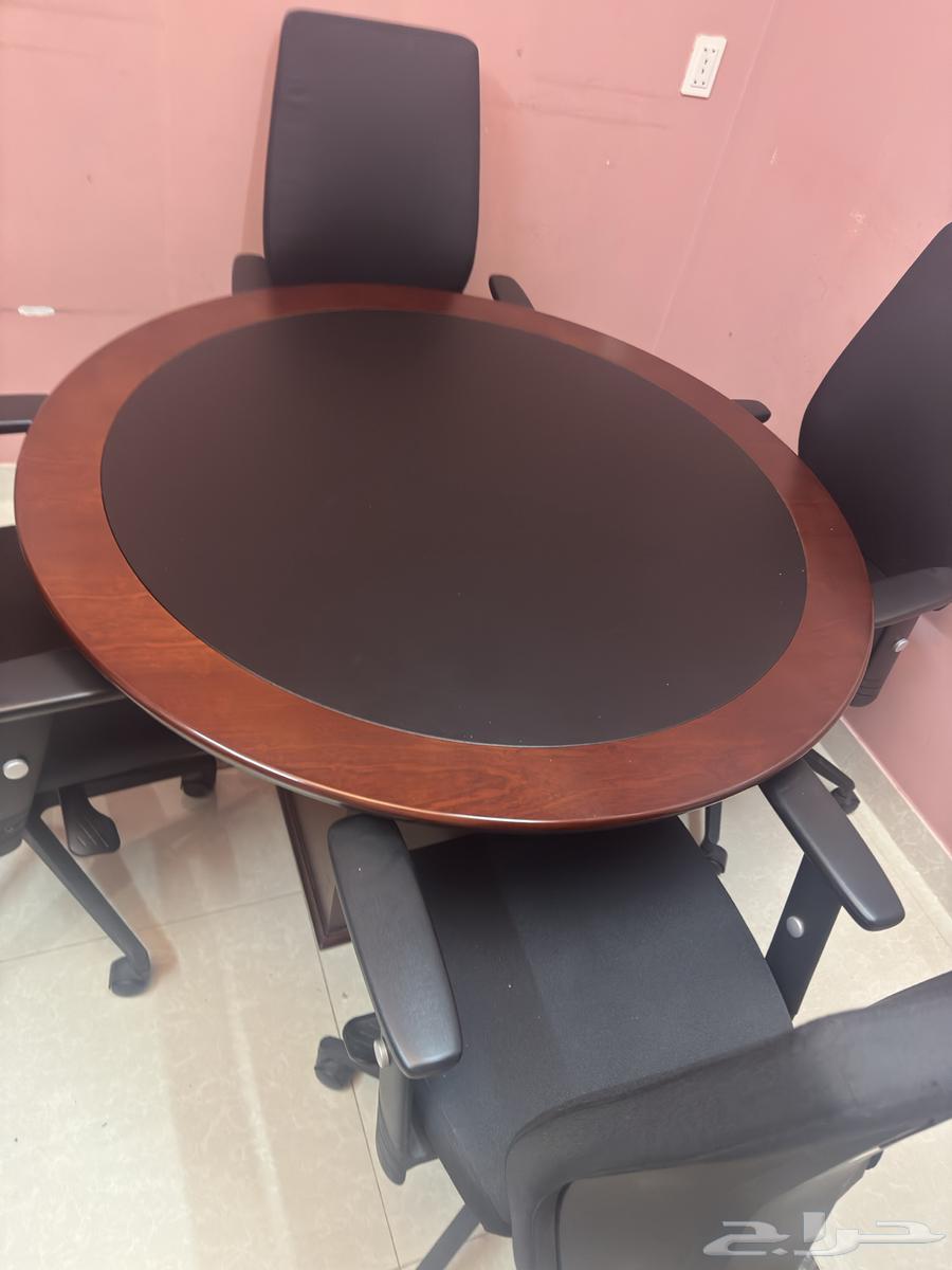 Round table with 4 chairs64372478208641110