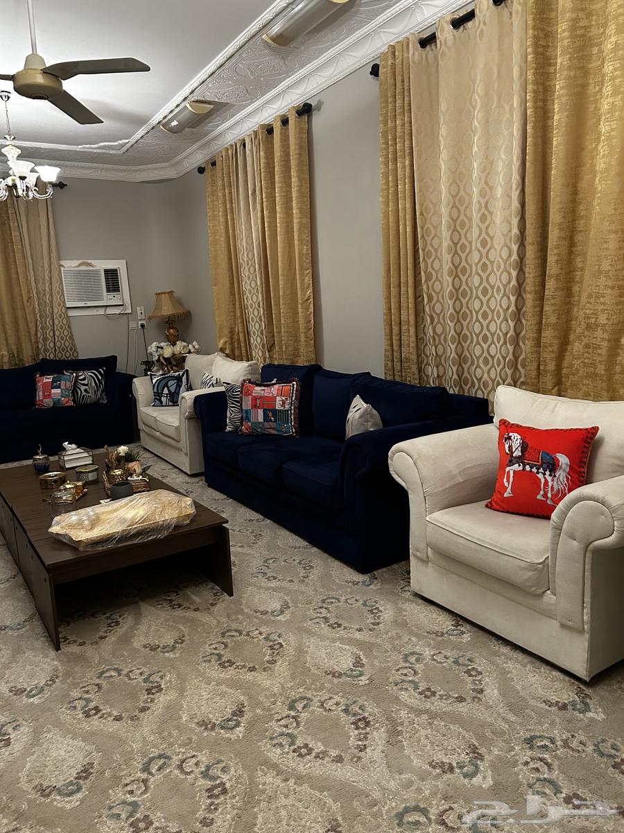 طقمين كنب والفرشه اللي ف الصوره بدون الطاولات 400064373551236354110