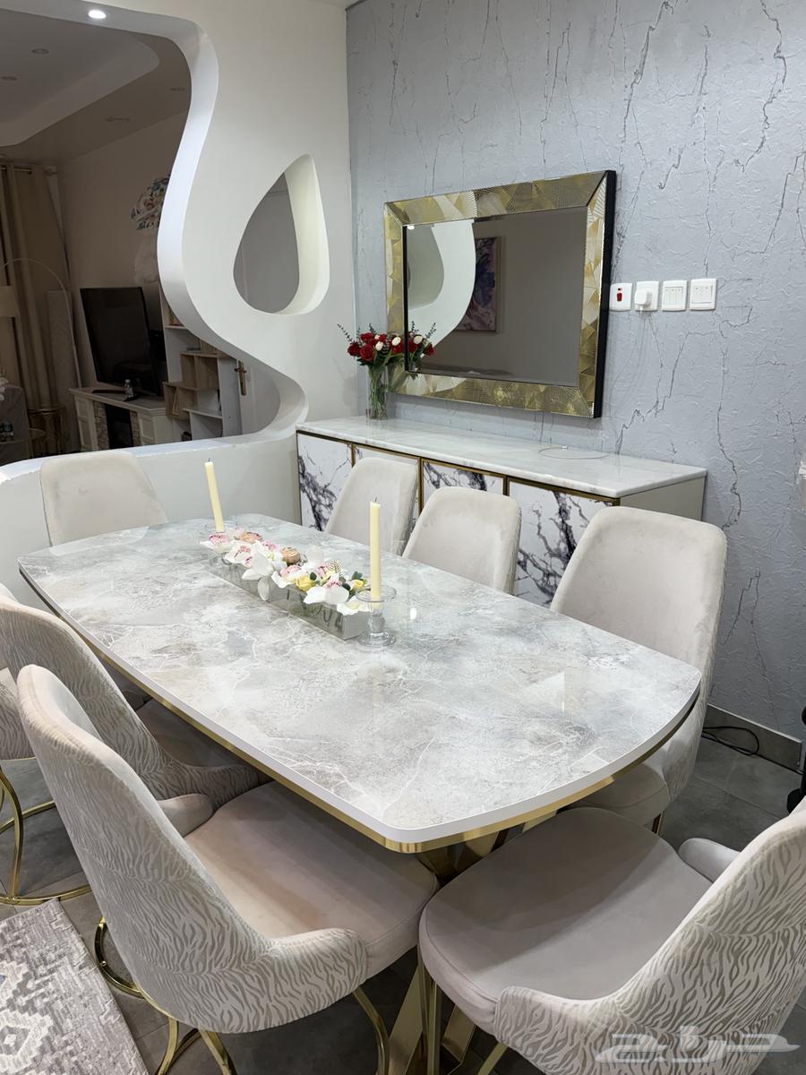 Dining table with buffet and mirror64371104127873111