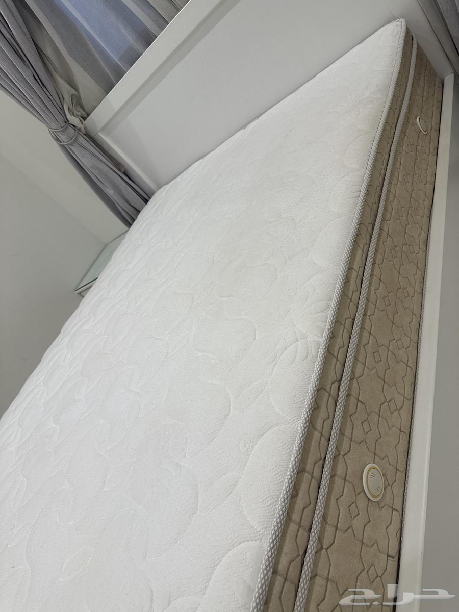 مرتبة سرير كبيرة بحالة ممتازة - بيع سريع64372127043841114