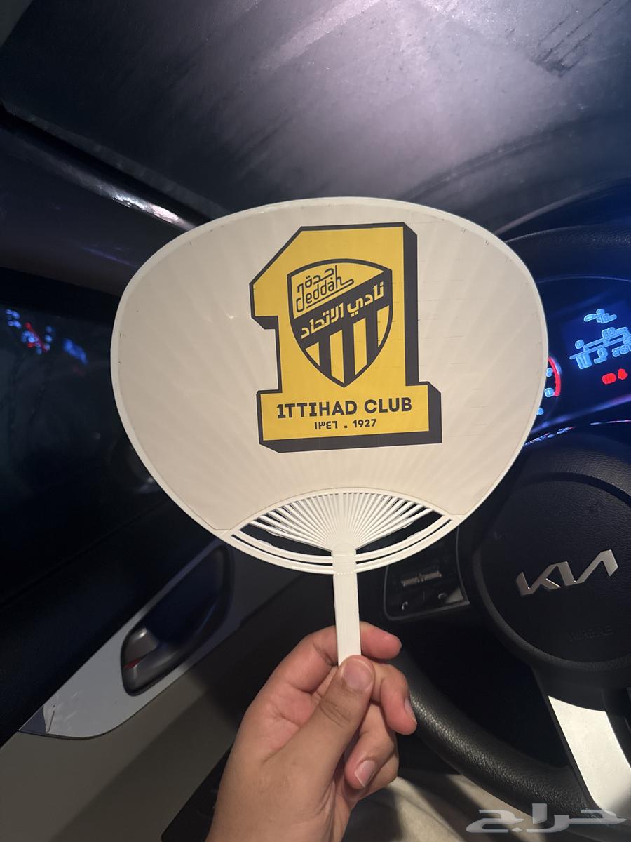 Support your club with a fan featuring the logo64376124797954112