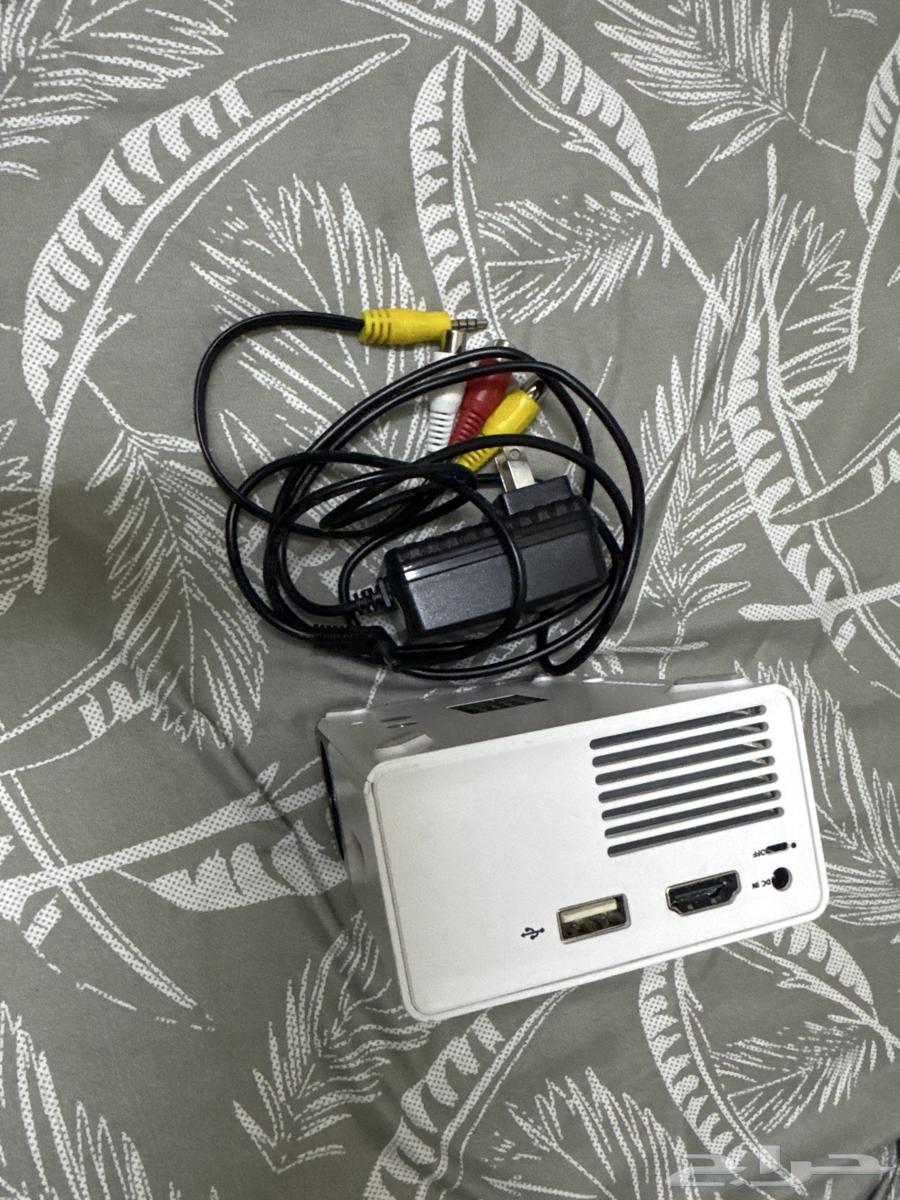 Projector64376215157761114