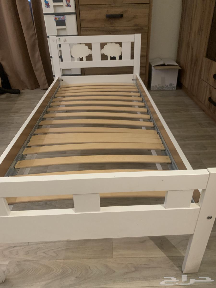 سرير اطفال من ايكيا ودفايه ومكنسة كهربائيه64372536096258110