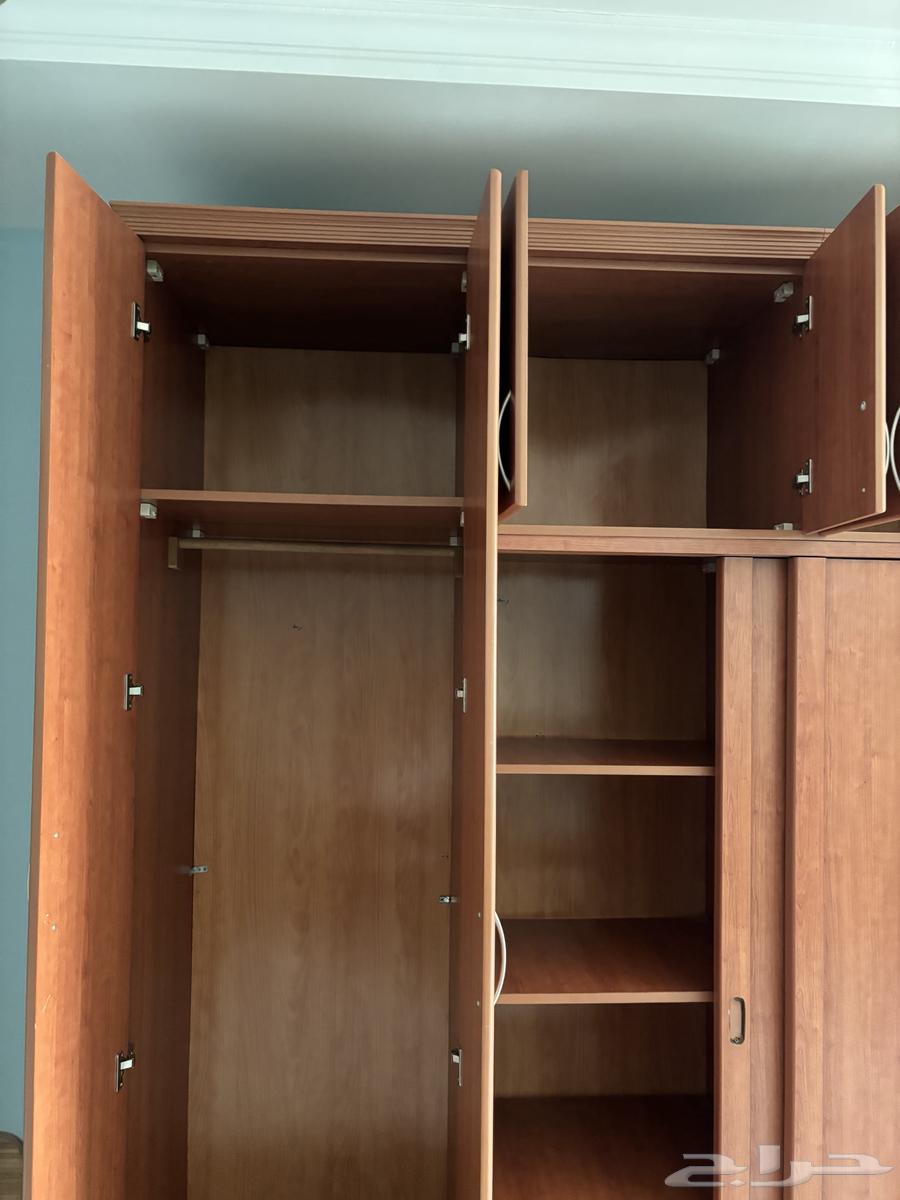 دولاب ملابس كبير ونظيف64369908256515110