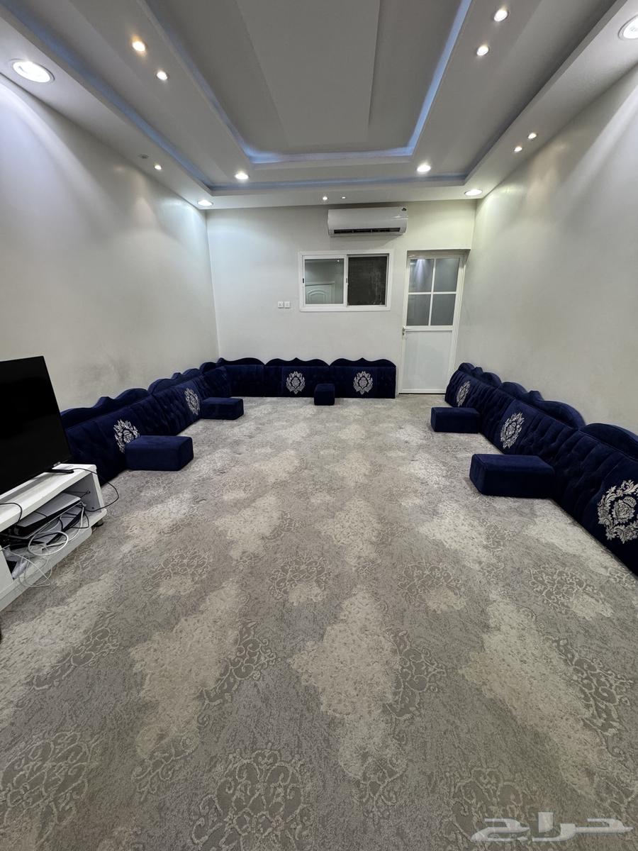 للبيع مجلس عربي كما هو موضح في الصور نظيف وسليم64362862426627111