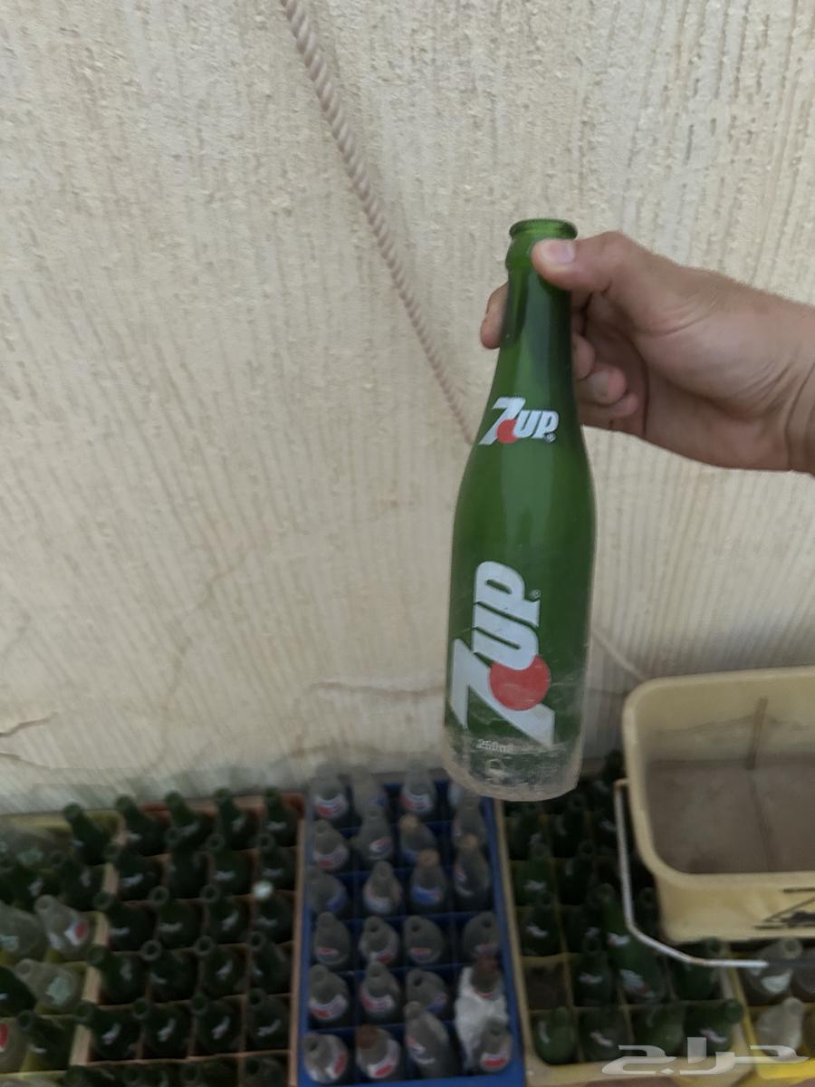 Pepsi, 7UP, and Miranda bottles64367143943810114