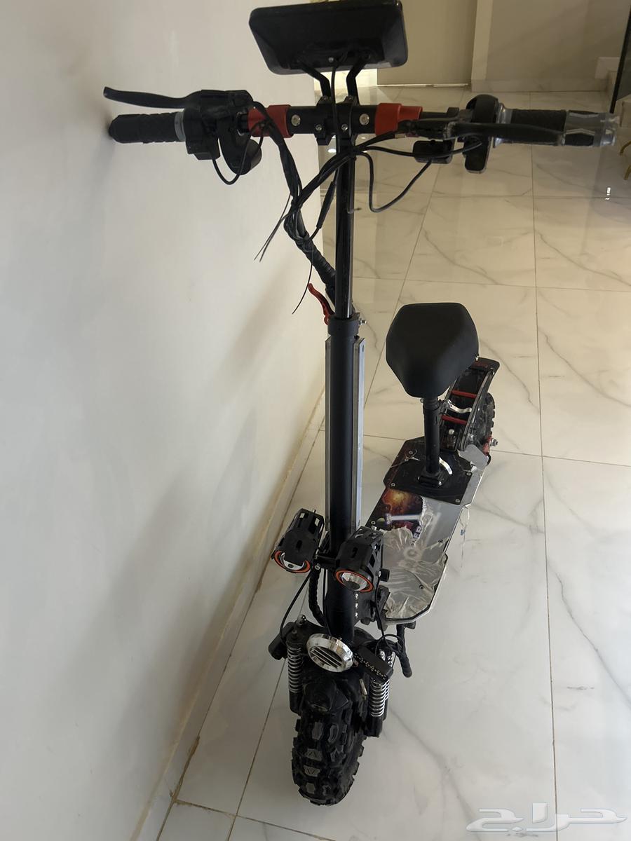 Scooter for sale with front and rear dual motors, four wheels, 4000 watts, very fast with screen64372097437186110